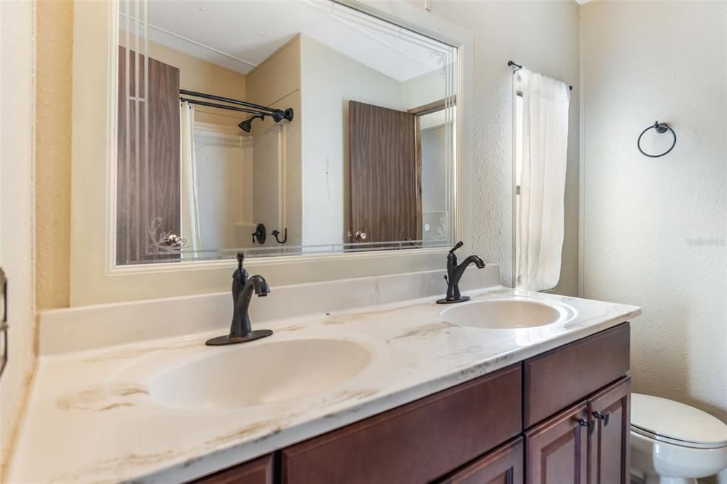 For Sale: $215,000 (3 beds, 2 baths, 1456 Square Feet)