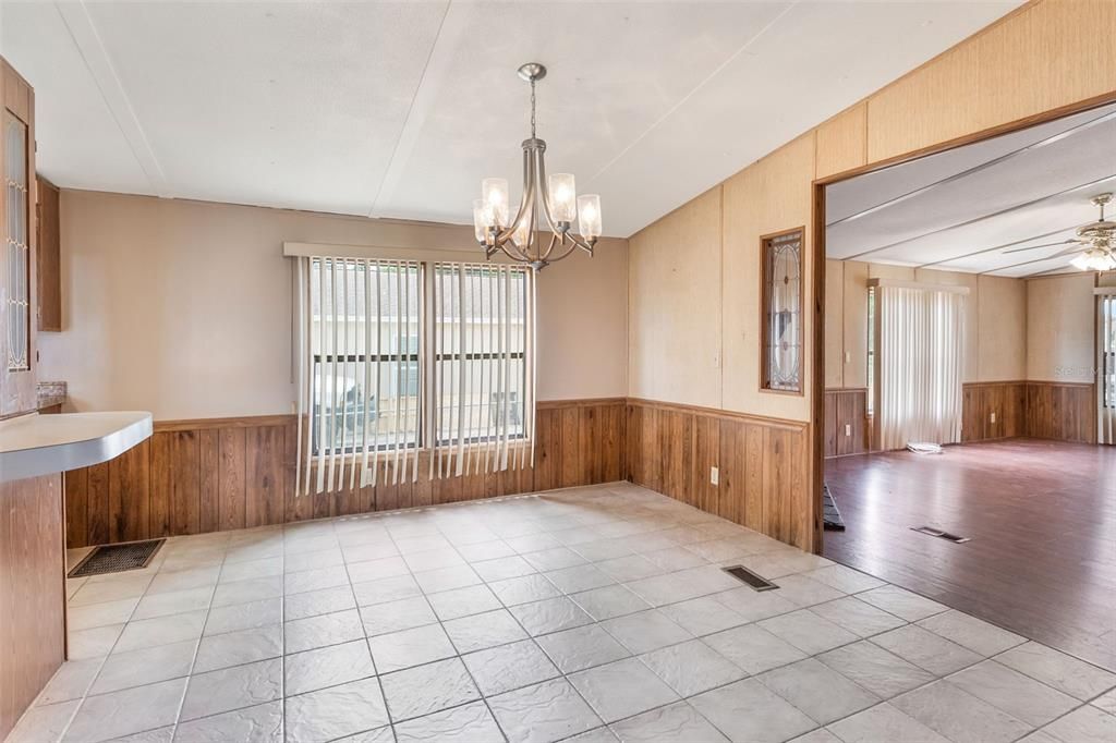 For Sale: $215,000 (3 beds, 2 baths, 1456 Square Feet)