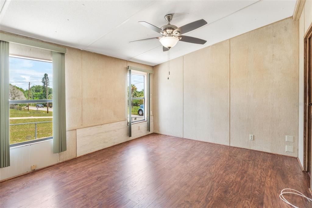 For Sale: $215,000 (3 beds, 2 baths, 1456 Square Feet)