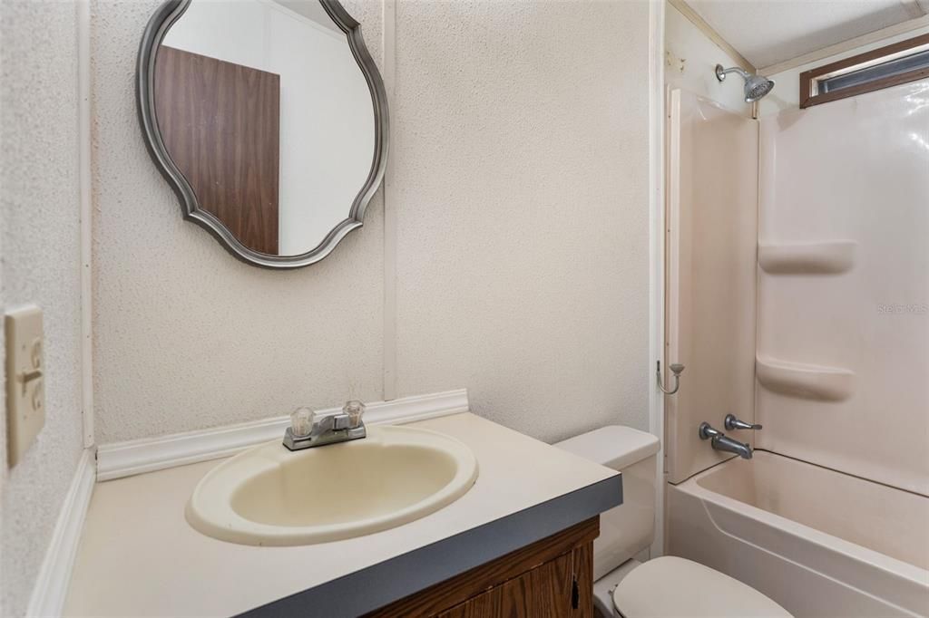 For Sale: $215,000 (3 beds, 2 baths, 1456 Square Feet)