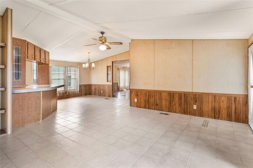 For Sale: $215,000 (3 beds, 2 baths, 1456 Square Feet)