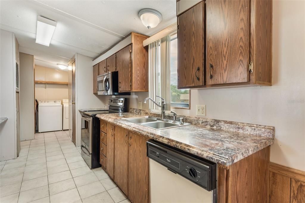 For Sale: $215,000 (3 beds, 2 baths, 1456 Square Feet)