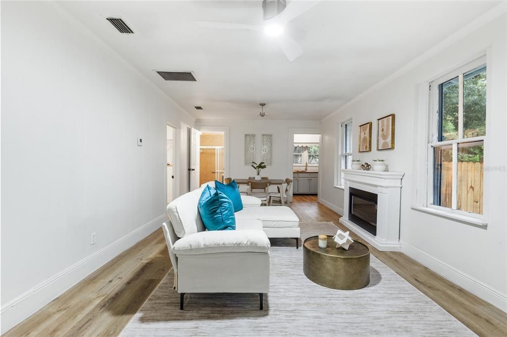 For Sale: $229,900 (2 beds, 1 baths, 847 Square Feet)