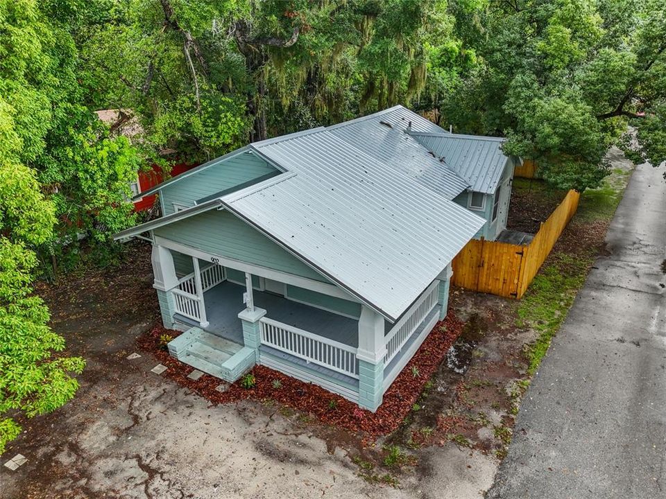 For Sale: $229,900 (2 beds, 1 baths, 847 Square Feet)