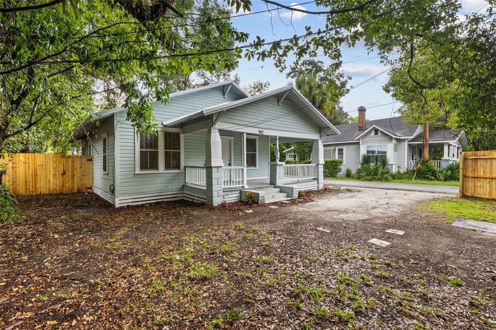 For Sale: $229,900 (2 beds, 1 baths, 847 Square Feet)