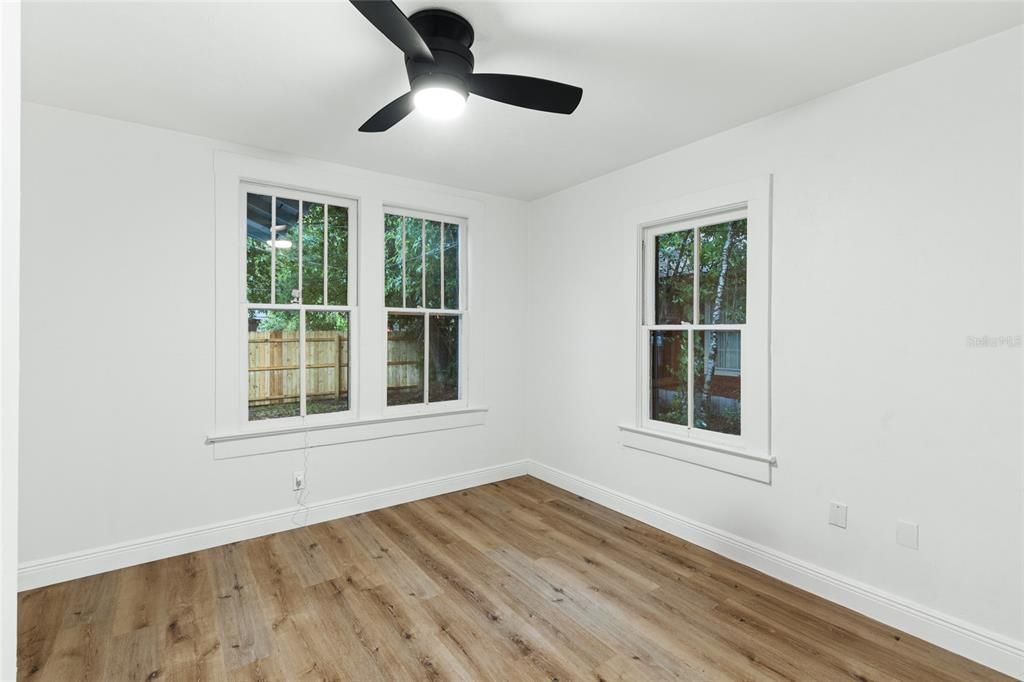 For Sale: $229,900 (2 beds, 1 baths, 847 Square Feet)