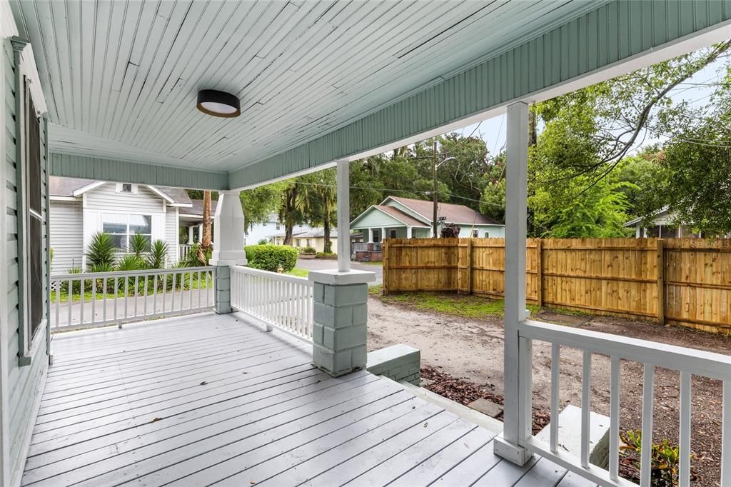 For Sale: $229,900 (2 beds, 1 baths, 847 Square Feet)