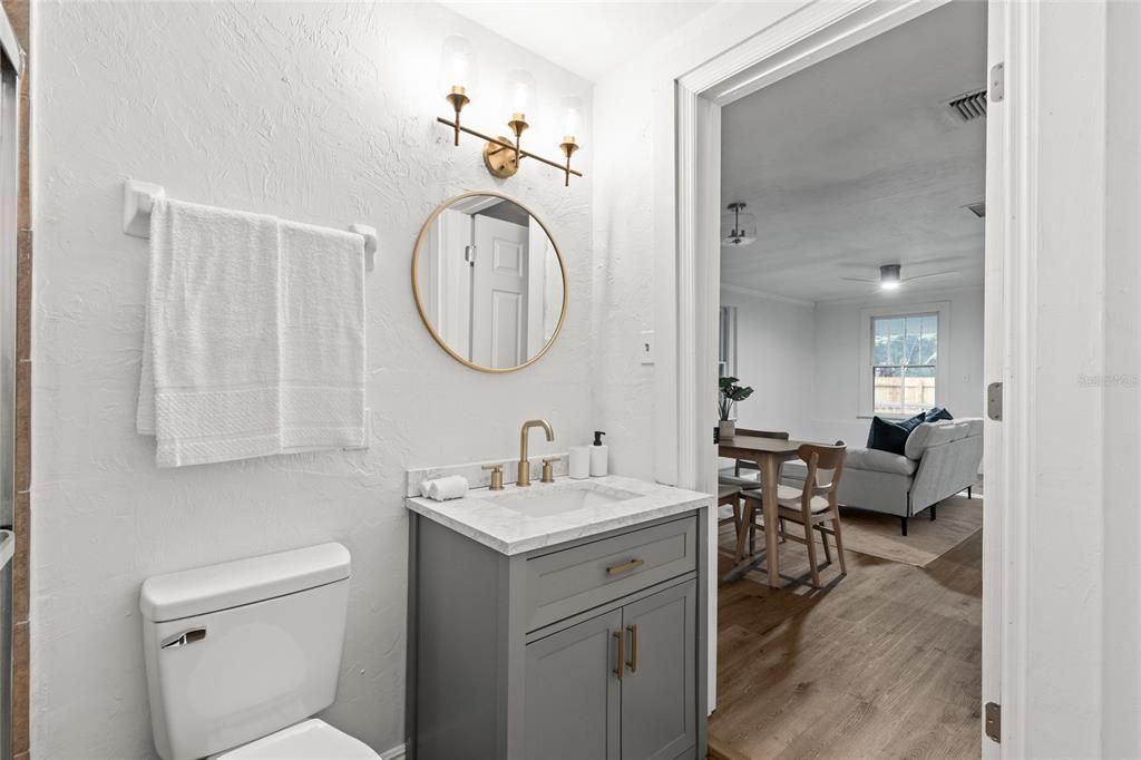 For Sale: $229,900 (2 beds, 1 baths, 847 Square Feet)