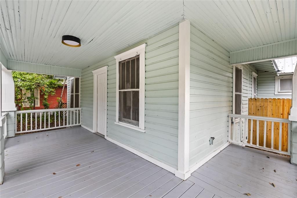 For Sale: $229,900 (2 beds, 1 baths, 847 Square Feet)