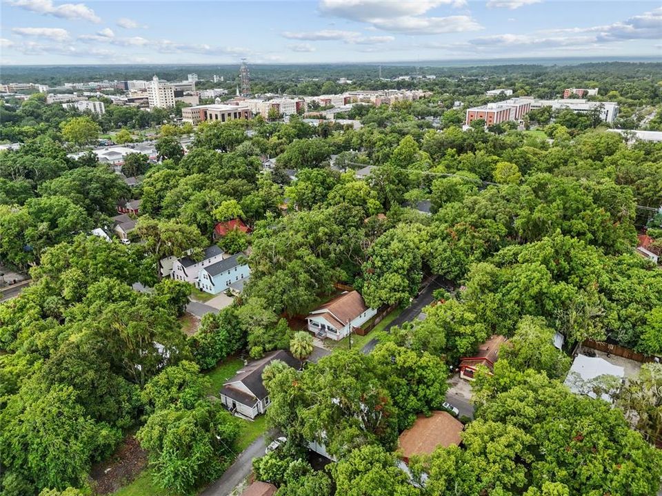 For Sale: $229,900 (2 beds, 1 baths, 847 Square Feet)