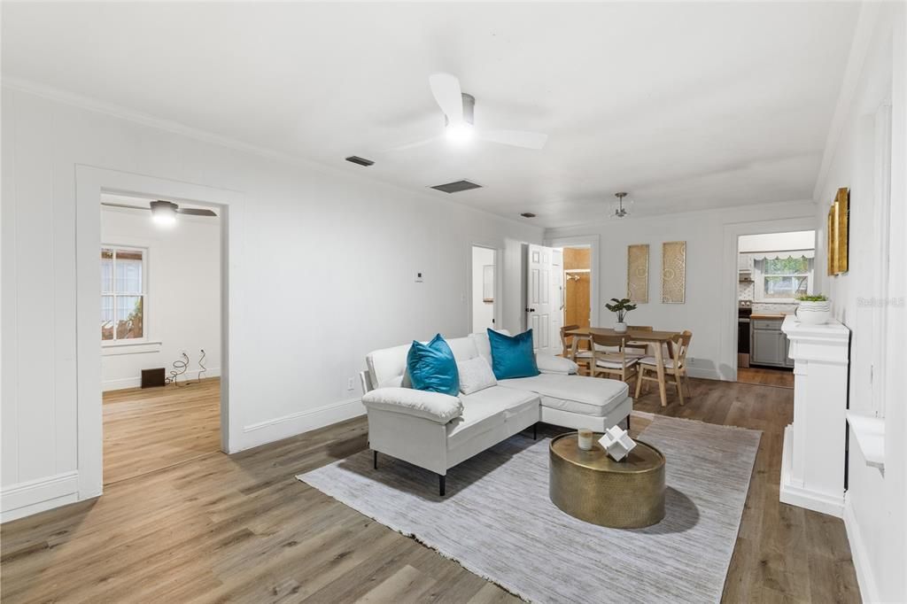 For Sale: $229,900 (2 beds, 1 baths, 847 Square Feet)