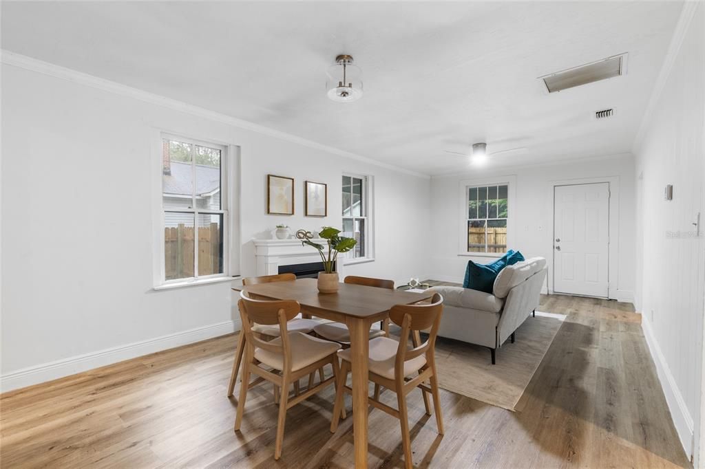 For Sale: $229,900 (2 beds, 1 baths, 847 Square Feet)