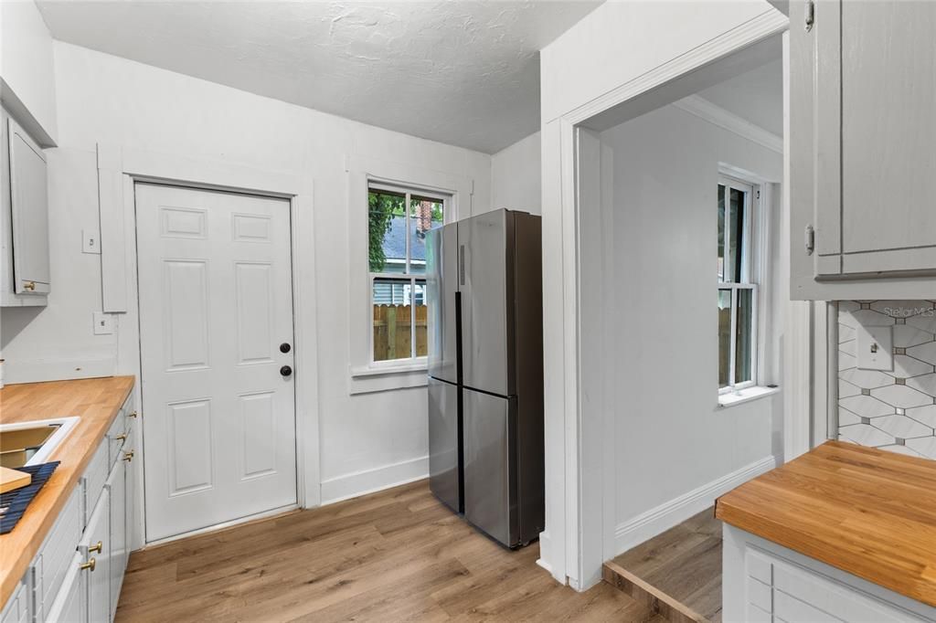 For Sale: $229,900 (2 beds, 1 baths, 847 Square Feet)