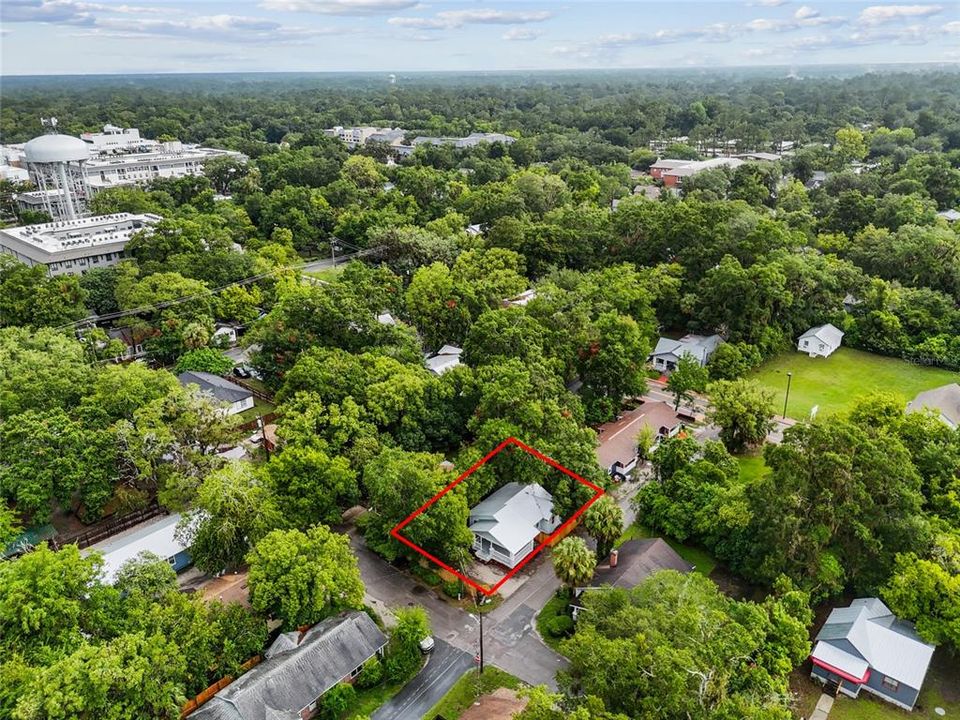 For Sale: $229,900 (2 beds, 1 baths, 847 Square Feet)