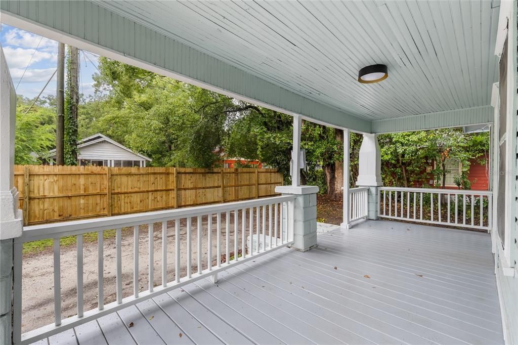 For Sale: $229,900 (2 beds, 1 baths, 847 Square Feet)