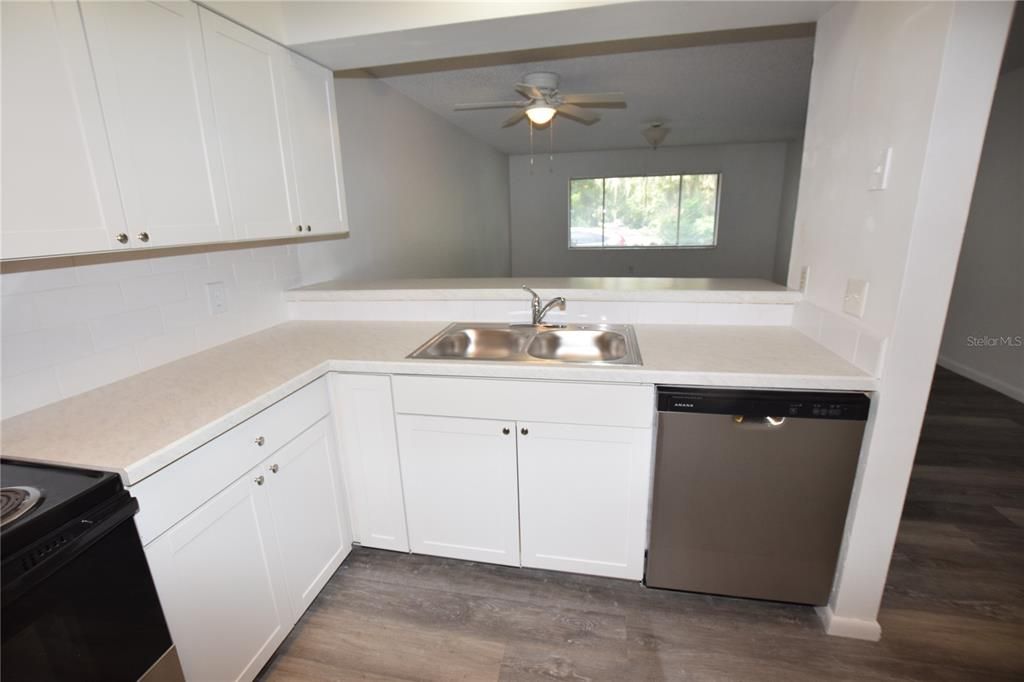 В аренду: $1,595 (2 спален, 2 ванн, 1322 Квадратных фут)