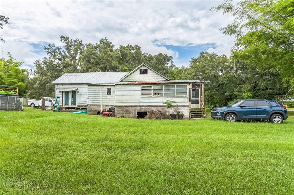 Recently Sold: $75,000 (3 beds, 1 baths, 1558 Square Feet)