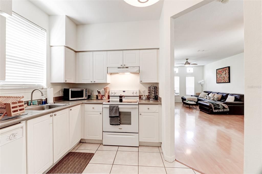 Active With Contract: $2,500 (4 beds, 2 baths, 1724 Square Feet)