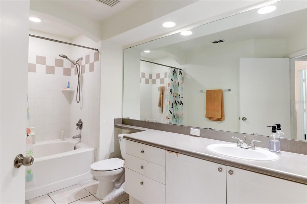 Active With Contract: $2,500 (4 beds, 2 baths, 1724 Square Feet)