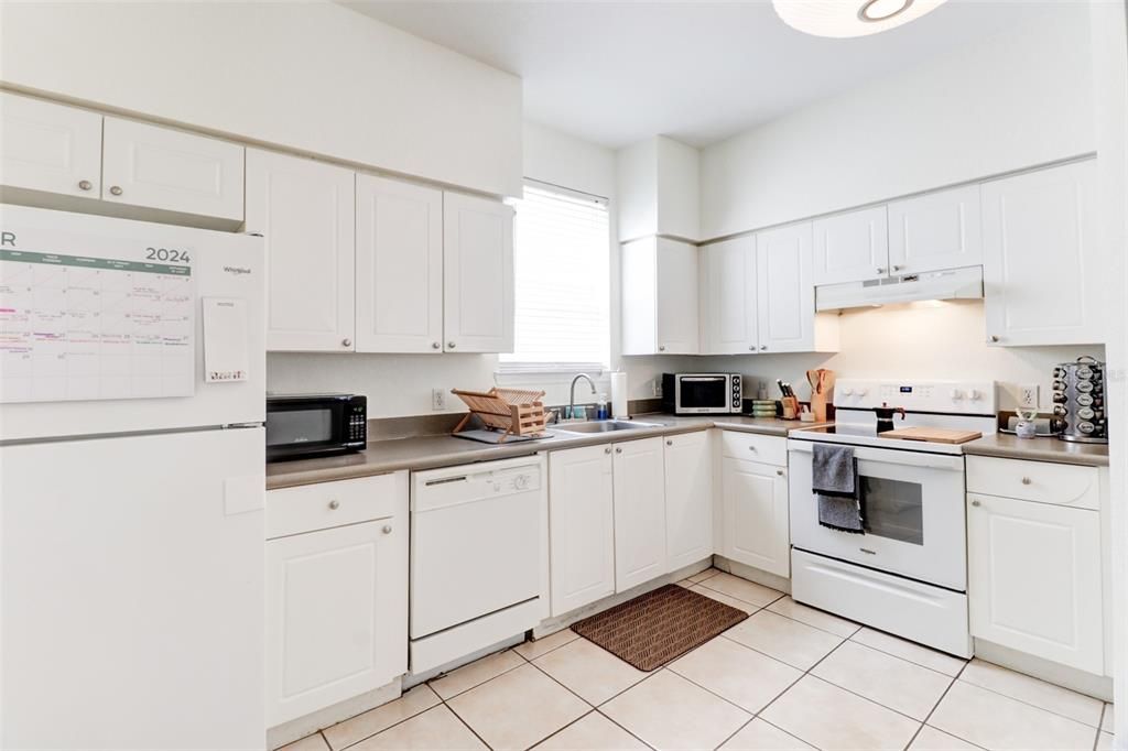 Active With Contract: $2,500 (4 beds, 2 baths, 1724 Square Feet)
