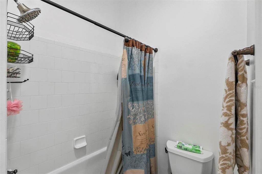 待售: $385,000 (3 贝兹, 2 浴室, 2325 平方英尺)