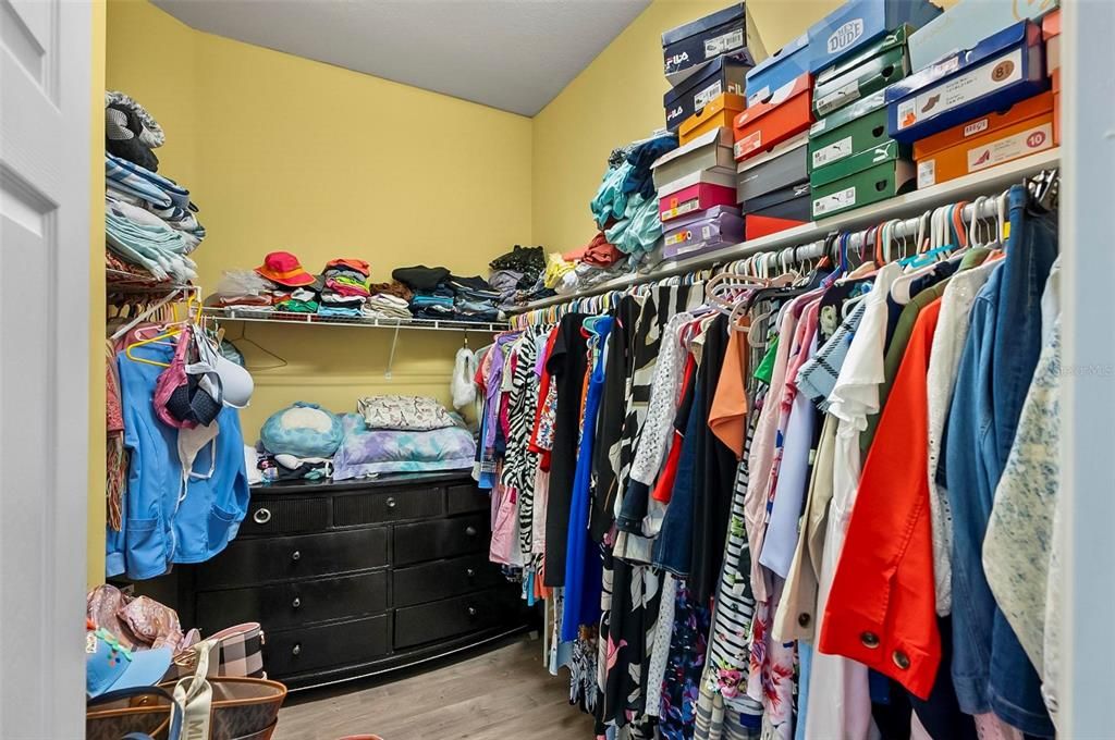 待售: $385,000 (3 贝兹, 2 浴室, 2325 平方英尺)