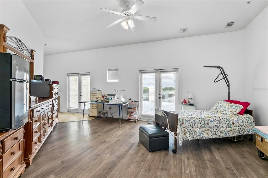 待售: $385,000 (3 贝兹, 2 浴室, 2325 平方英尺)