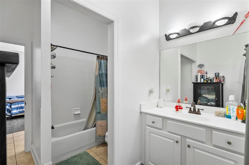 待售: $385,000 (3 贝兹, 2 浴室, 2325 平方英尺)