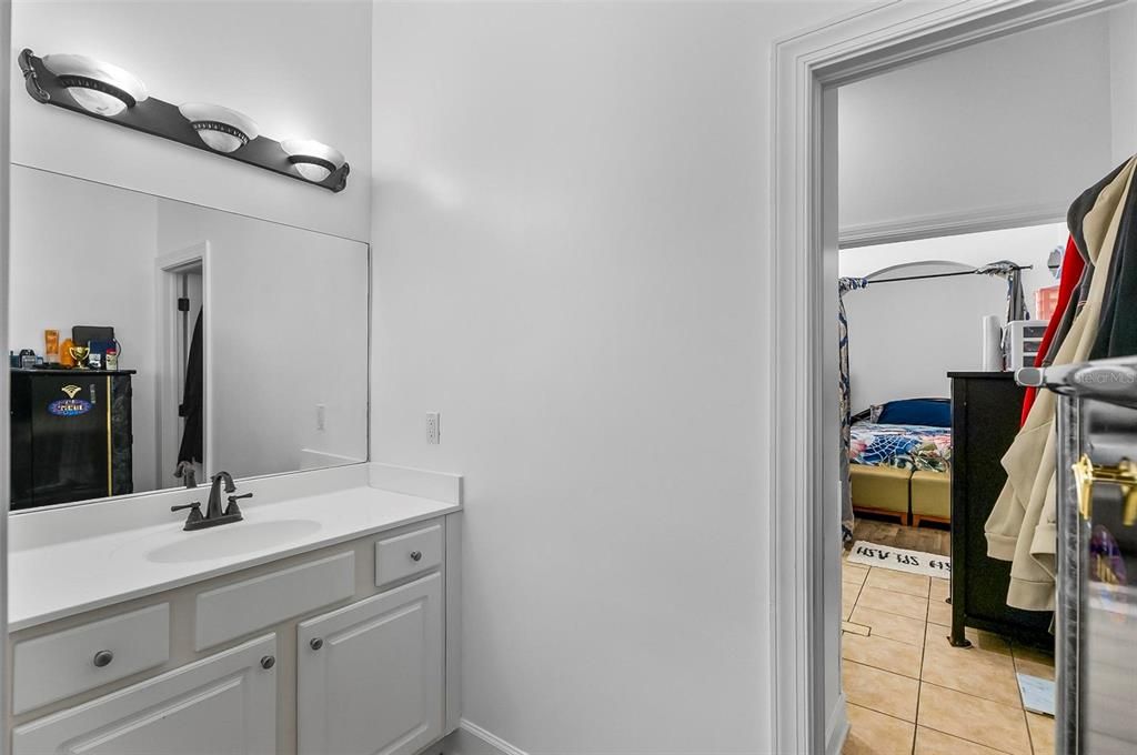 待售: $385,000 (3 贝兹, 2 浴室, 2325 平方英尺)