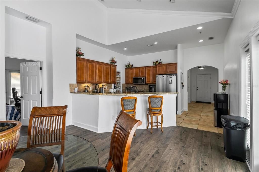 待售: $385,000 (3 贝兹, 2 浴室, 2325 平方英尺)