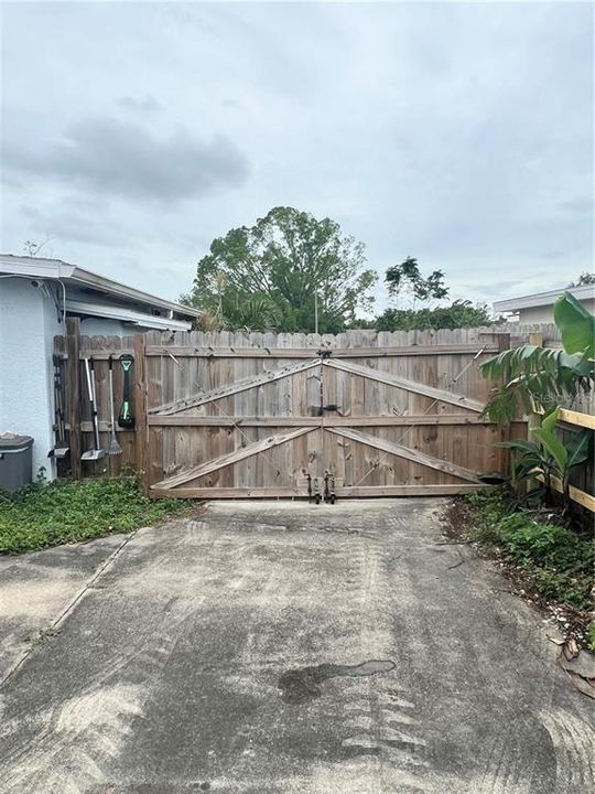 На продажу: $275,000 (3 спален, 2 ванн, 1300 Квадратных фут)