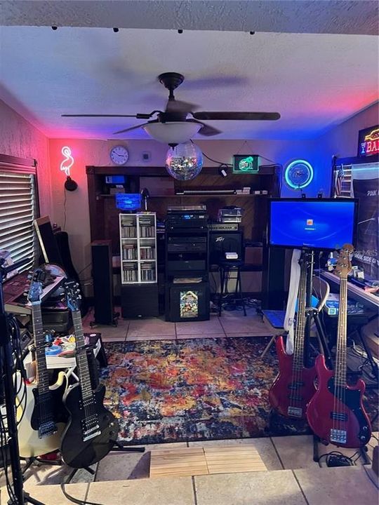 На продажу: $275,000 (3 спален, 2 ванн, 1300 Квадратных фут)