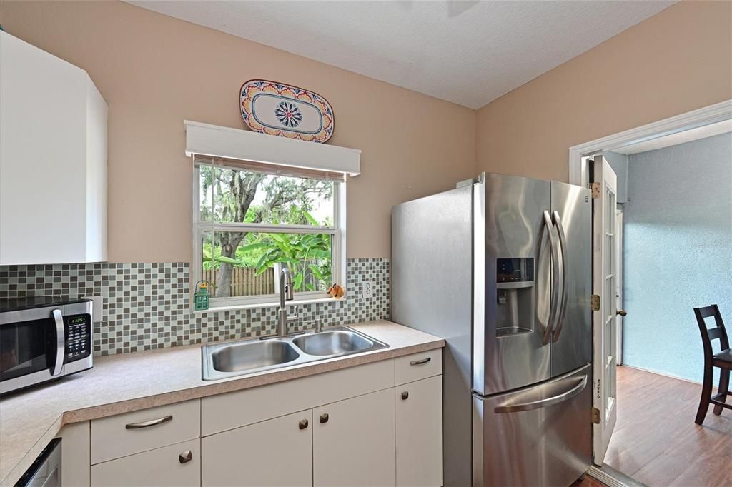 Active With Contract: $245,000 (3 beds, 2 baths, 1142 Square Feet)