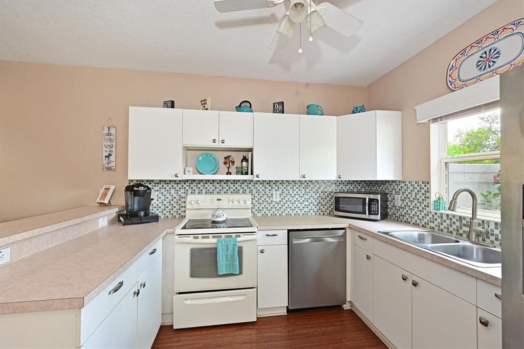 Active With Contract: $245,000 (3 beds, 2 baths, 1142 Square Feet)