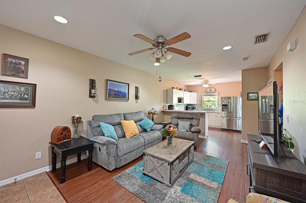 Active With Contract: $245,000 (3 beds, 2 baths, 1142 Square Feet)