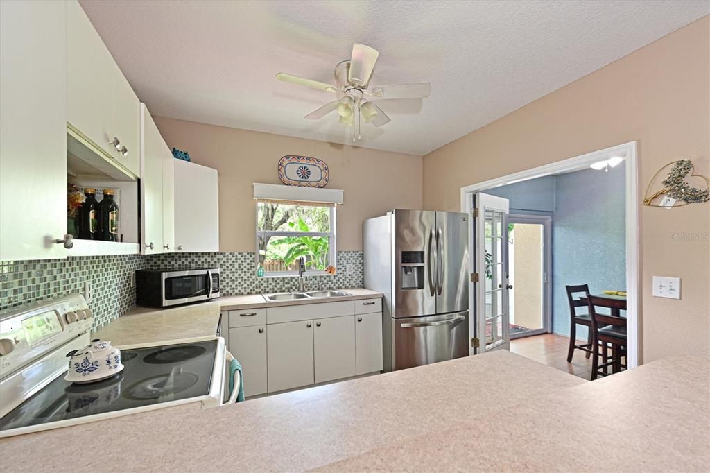 Active With Contract: $245,000 (3 beds, 2 baths, 1142 Square Feet)