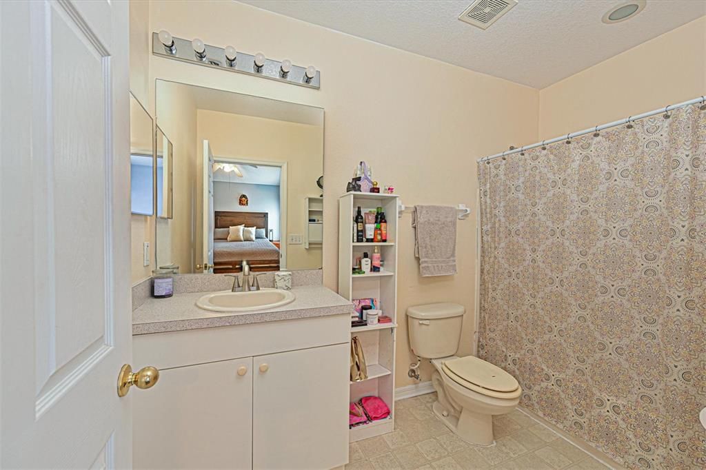 Active With Contract: $245,000 (3 beds, 2 baths, 1142 Square Feet)