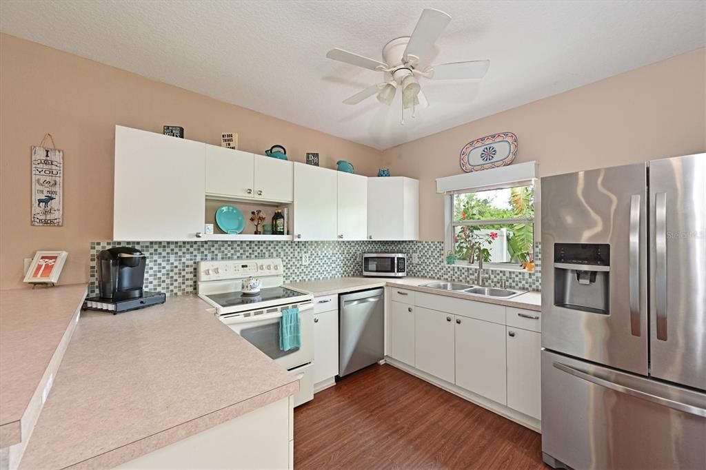 Active With Contract: $245,000 (3 beds, 2 baths, 1142 Square Feet)