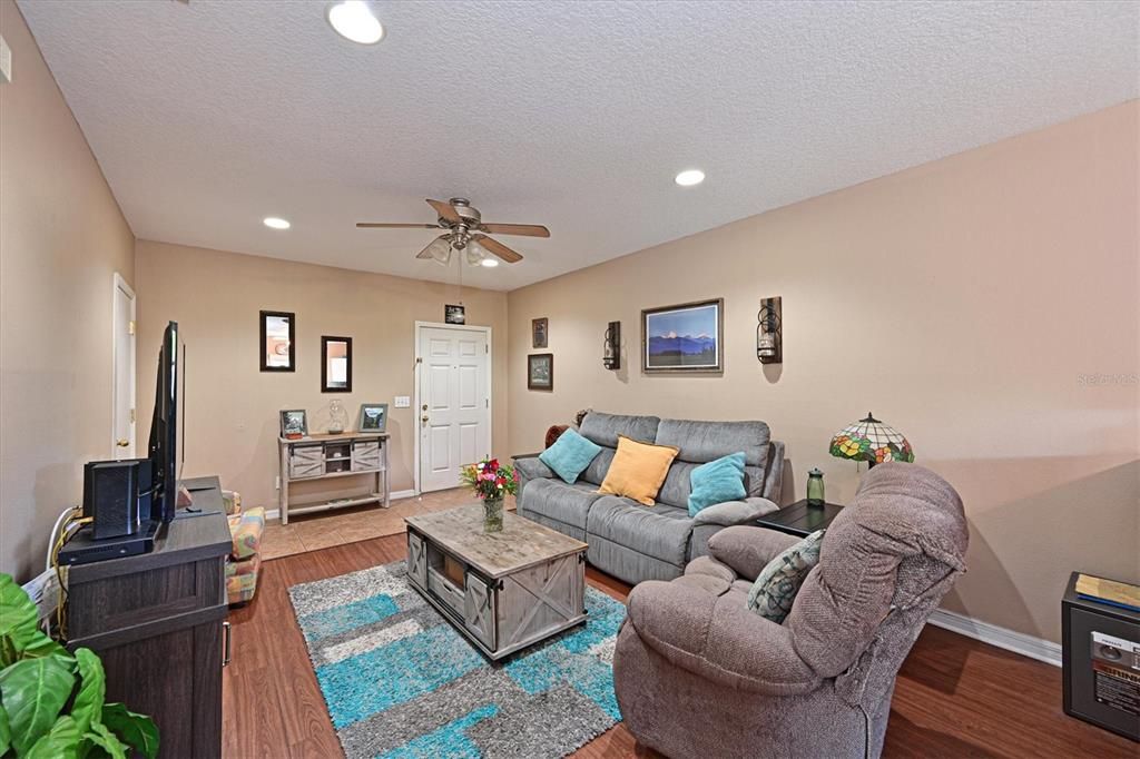 Active With Contract: $245,000 (3 beds, 2 baths, 1142 Square Feet)