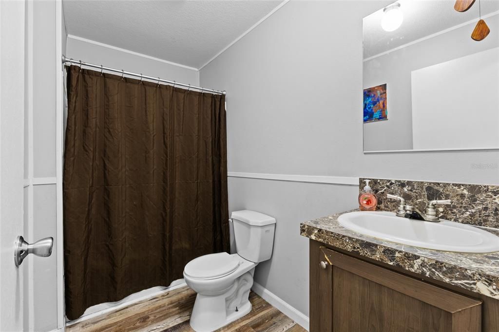 待售: $239,000 (4 贝兹, 2 浴室, 1904 平方英尺)