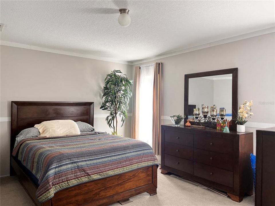 待售: $239,000 (4 贝兹, 2 浴室, 1904 平方英尺)