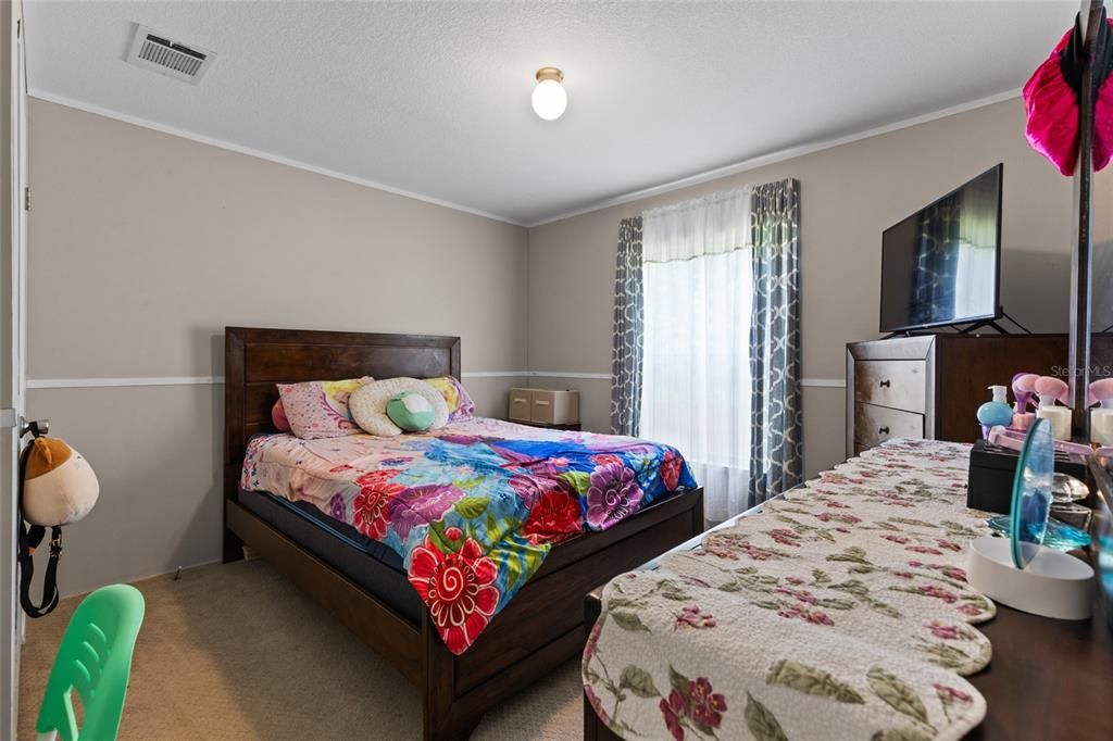 待售: $239,000 (4 贝兹, 2 浴室, 1904 平方英尺)