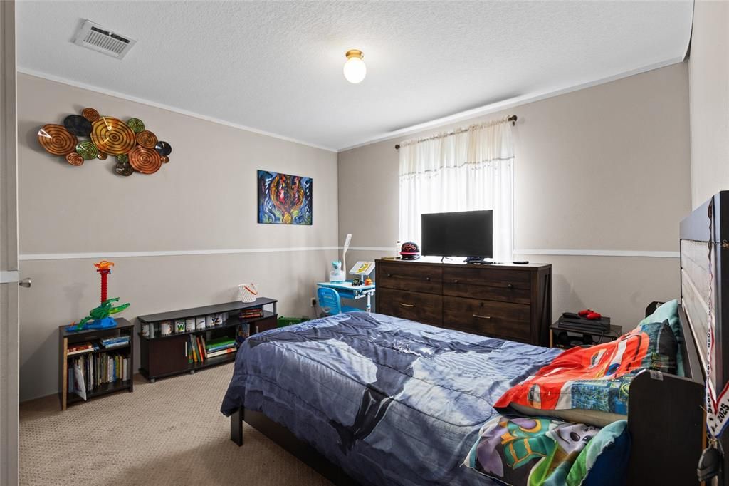 待售: $239,000 (4 贝兹, 2 浴室, 1904 平方英尺)