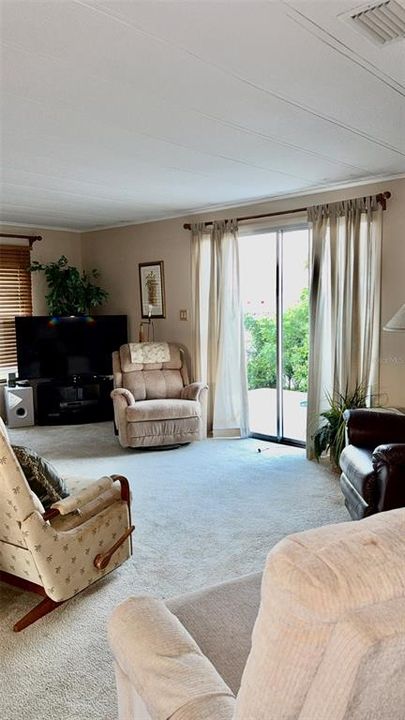 待售: $129,000 (2 贝兹, 2 浴室, 1056 平方英尺)