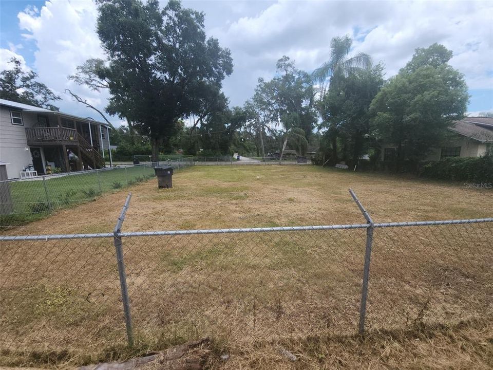 待售: $88,000 (0.14 acres)