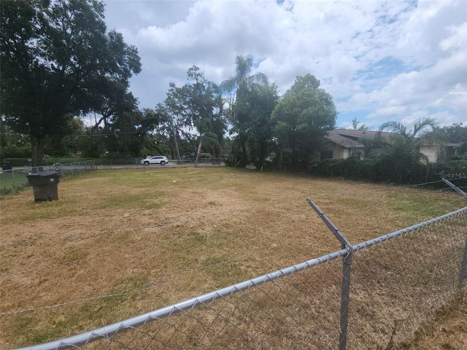 待售: $88,000 (0.14 acres)