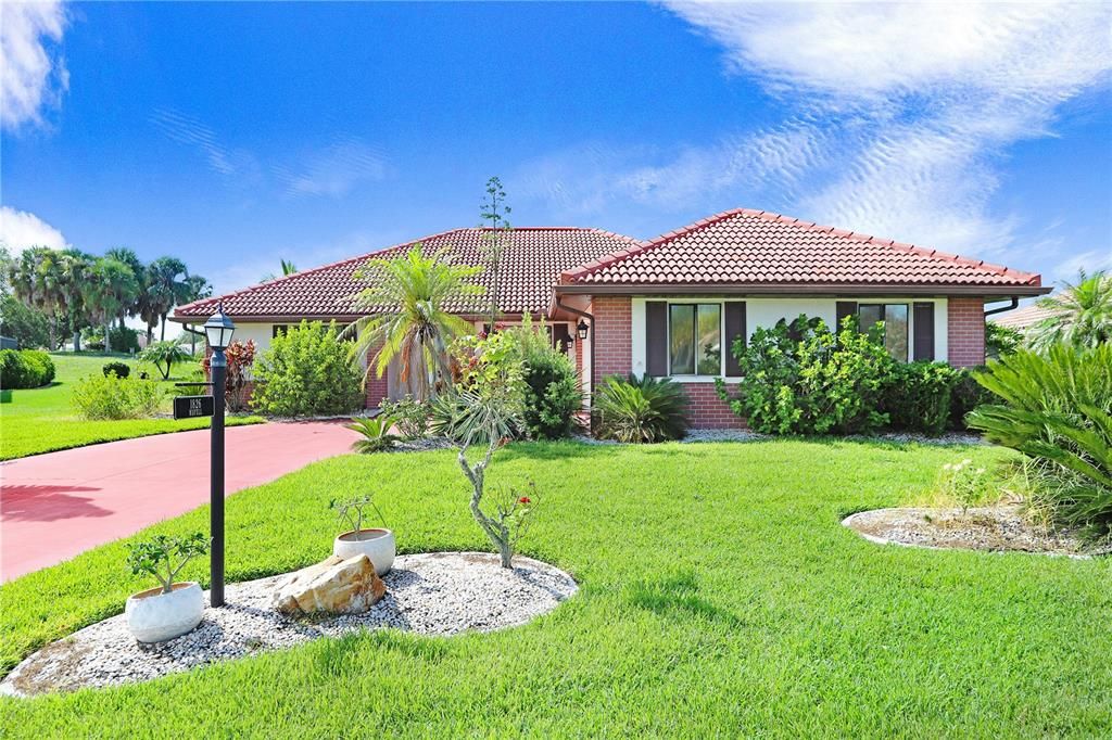 For Rent: $2,300 (3 beds, 2 baths, 2070 Square Feet)