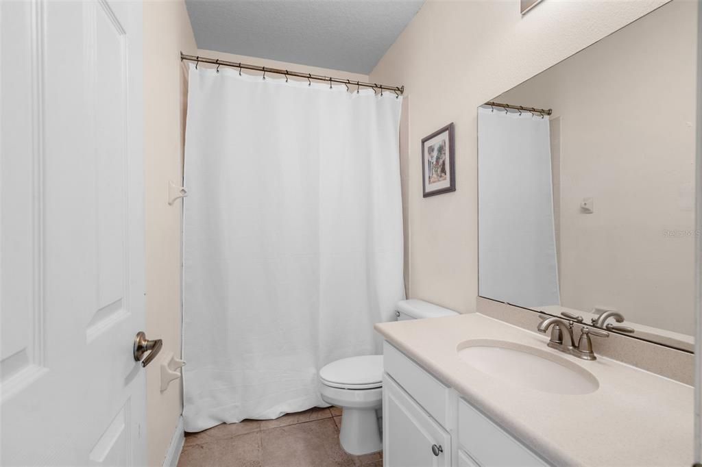 Под контрактом: $310,000 (4 спален, 2 ванн, 2146 Квадратных фут)