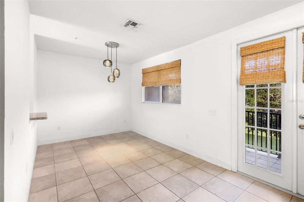 Под контрактом: $310,000 (4 спален, 2 ванн, 2146 Квадратных фут)