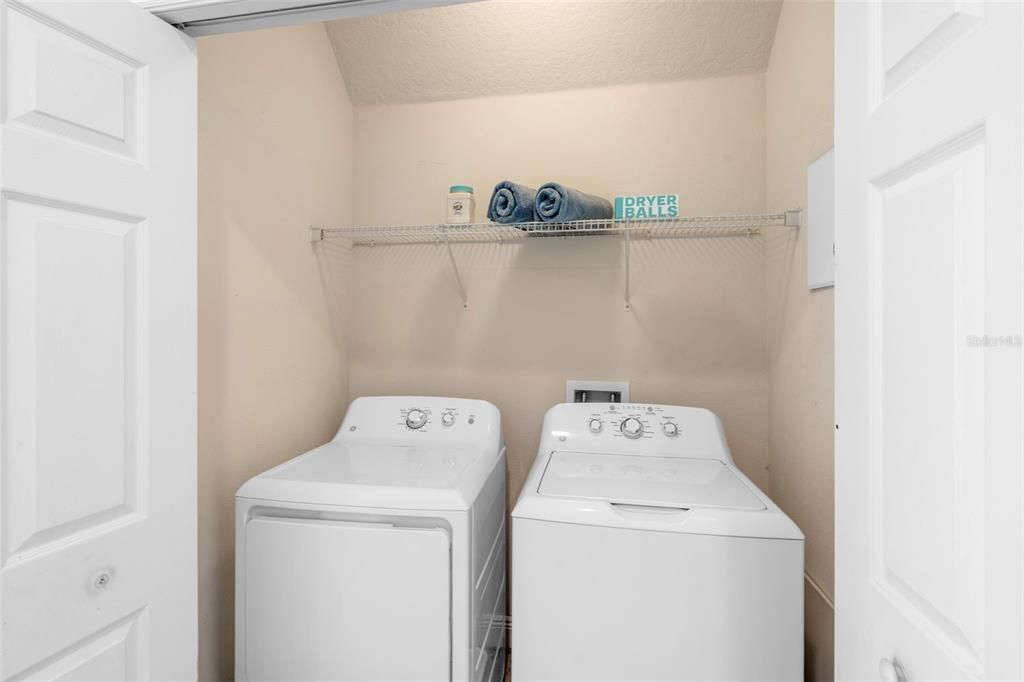 Под контрактом: $310,000 (4 спален, 2 ванн, 2146 Квадратных фут)